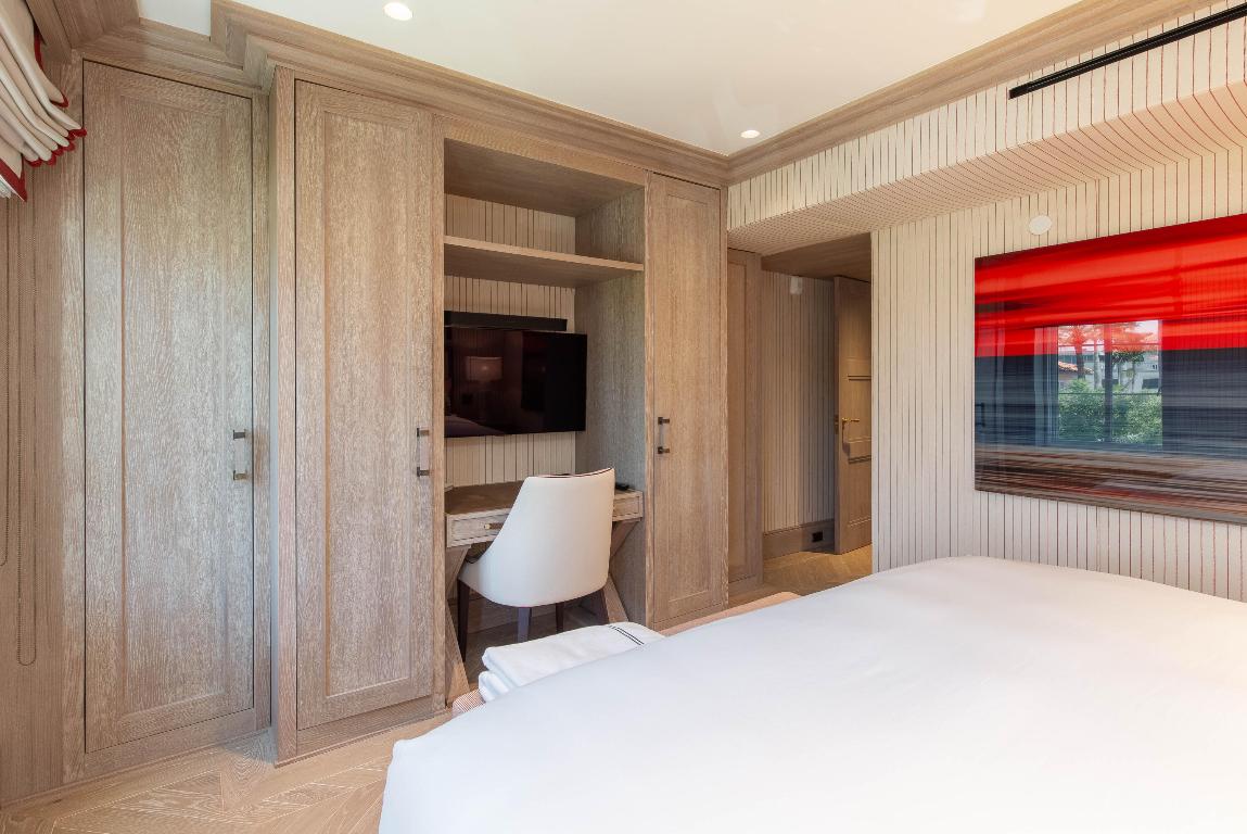 PHIPPS PLAZA - Residential