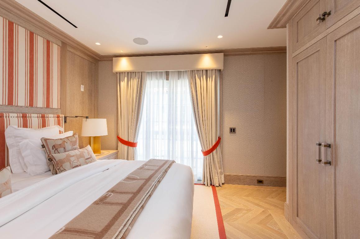 PHIPPS PLAZA - Residential