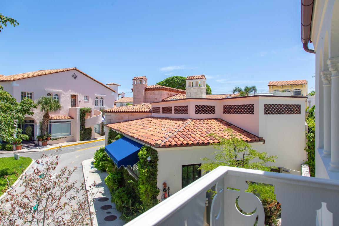 PHIPPS PLAZA - Residential