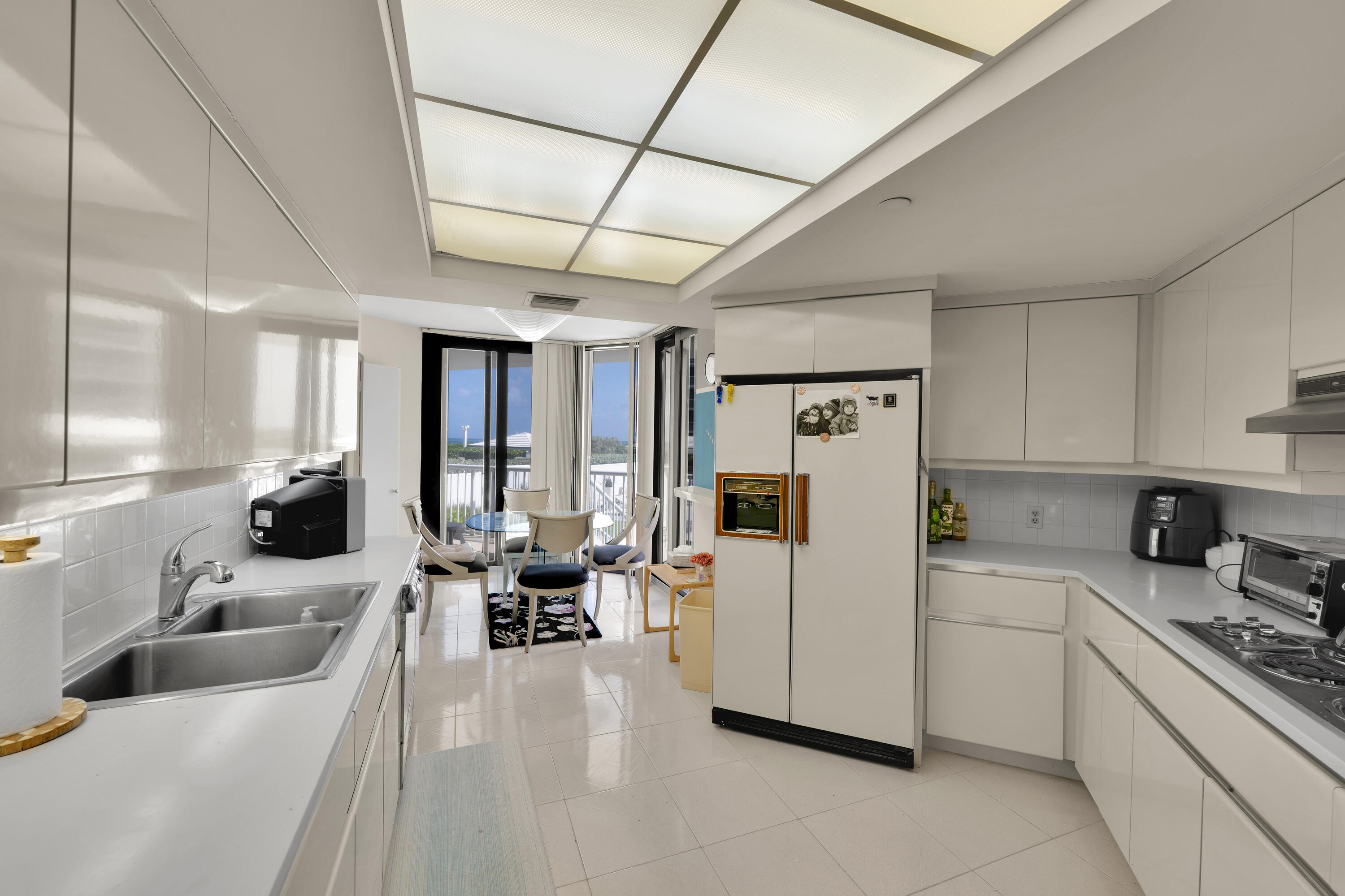 ENCLAVE OF PALM BEACH COND DECL FILED 2-12-85 IN - Residential