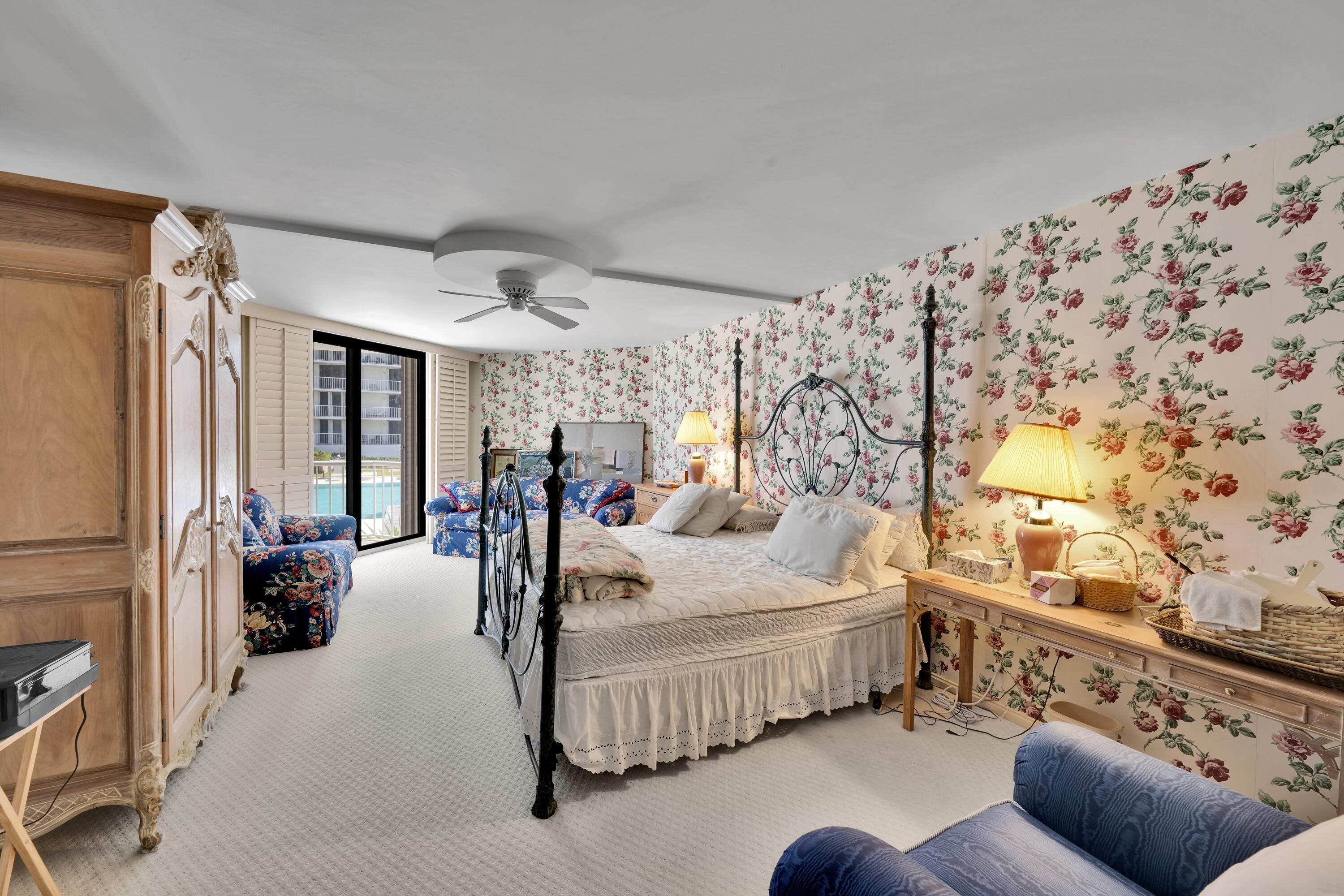 ENCLAVE OF PALM BEACH COND DECL FILED 2-12-85 IN - Residential