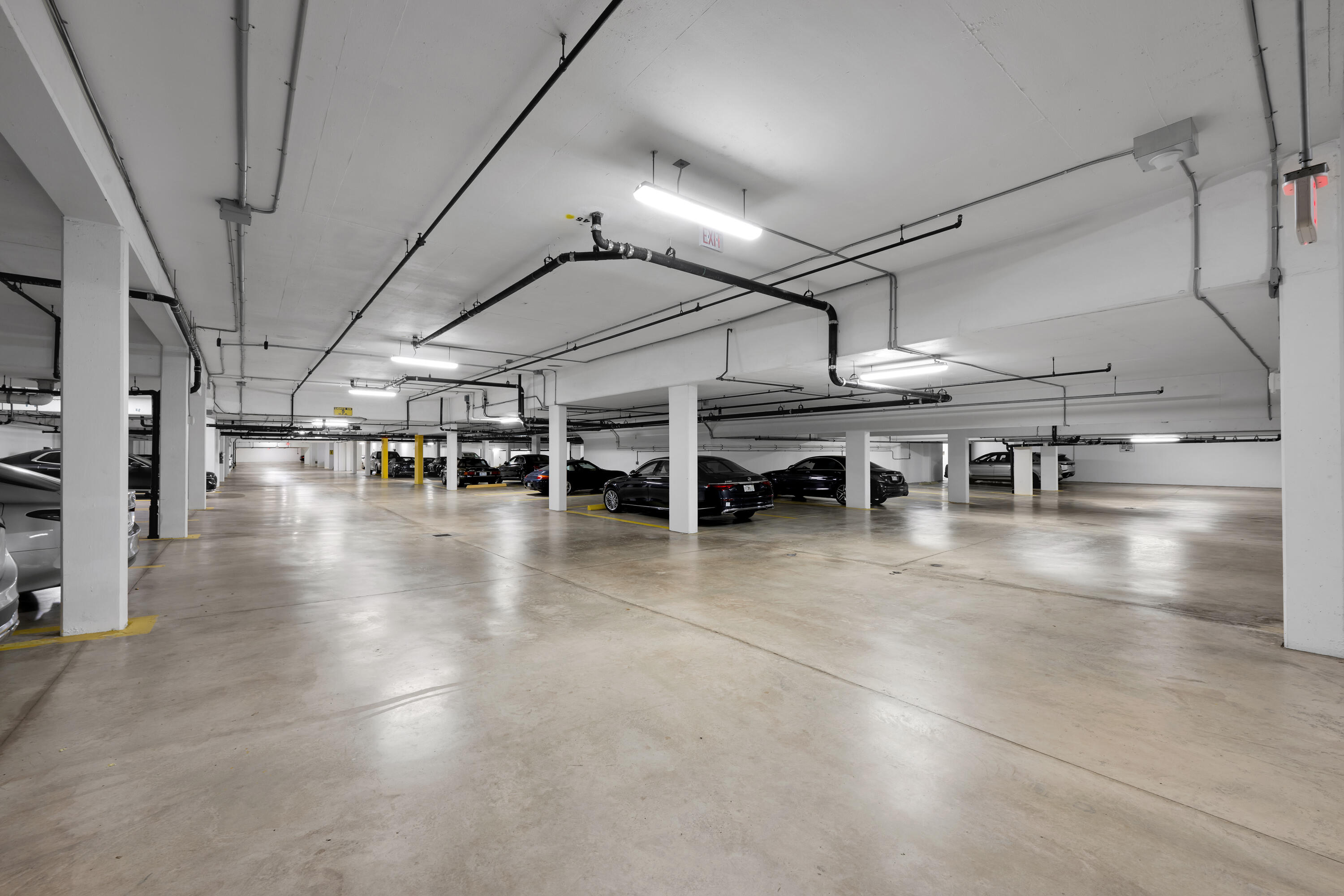 ENCLAVE OF PALM BEACH COND DECL FILED 2-12-85 IN - Residential