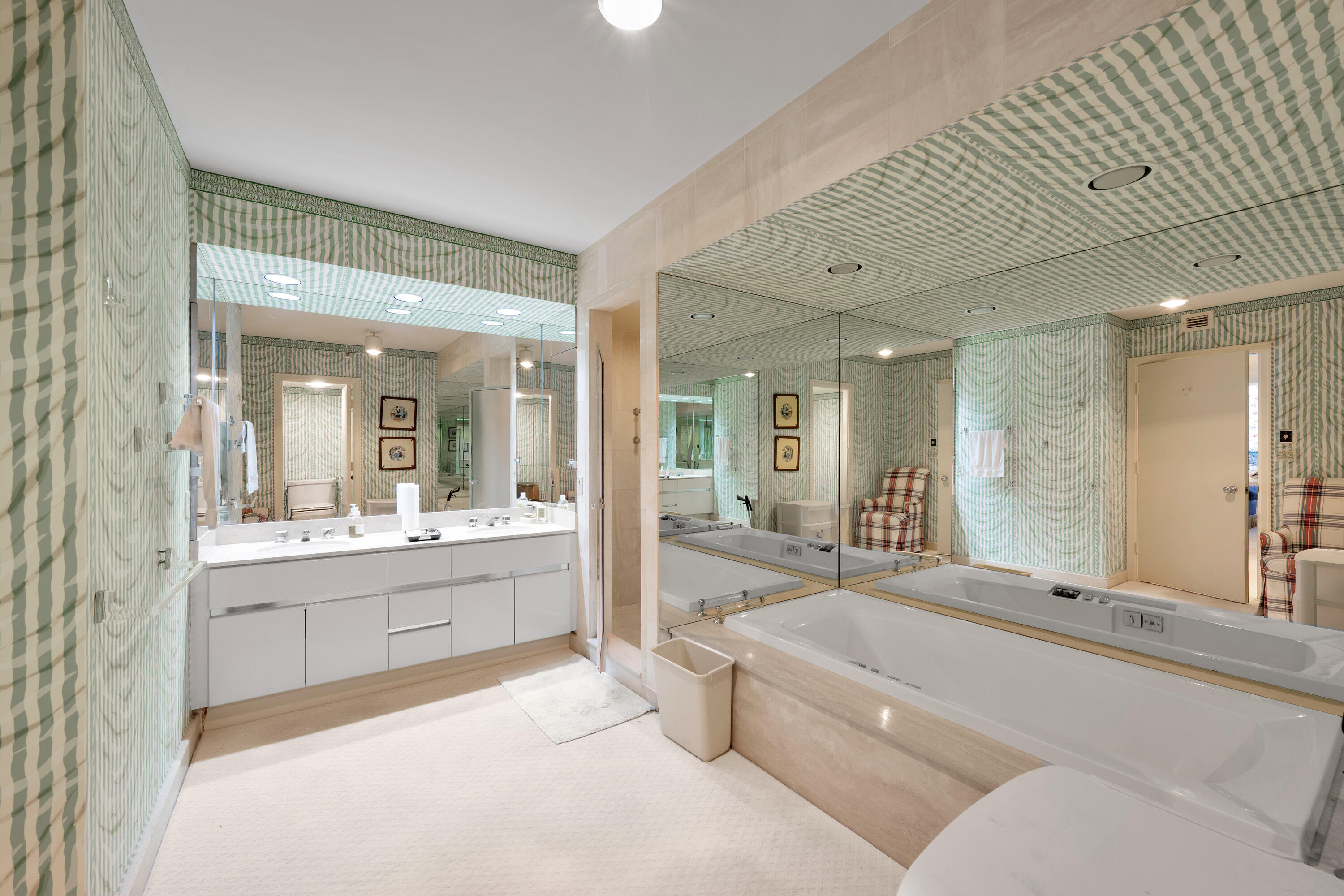 ENCLAVE OF PALM BEACH COND DECL FILED 2-12-85 IN - Residential