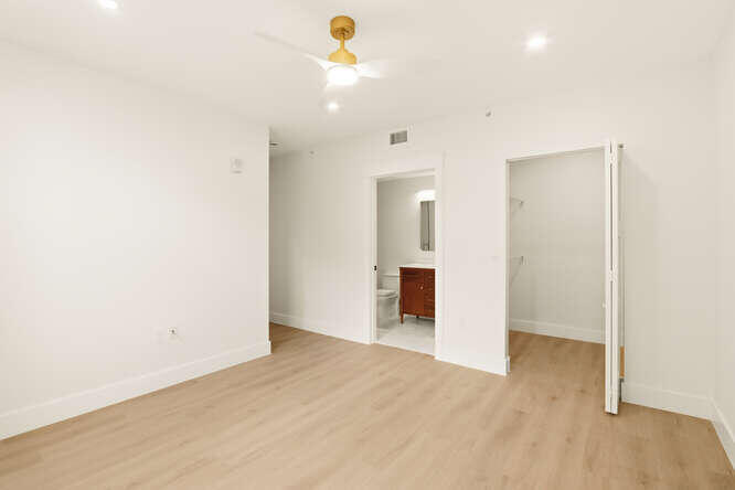 COURTYARDS IN CITYPLACE CONDO - Residential