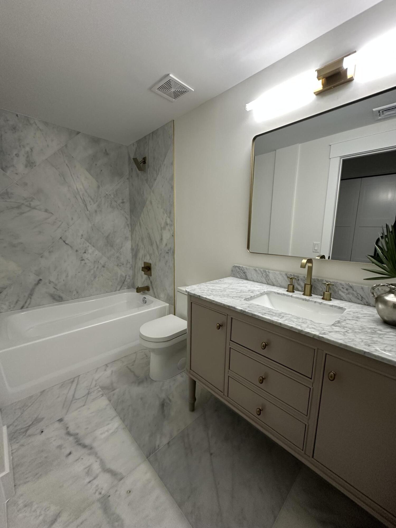 COURTYARDS IN CITYPLACE CONDO - Residential