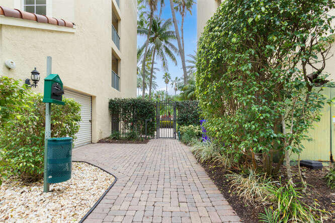 COURTYARDS IN CITYPLACE CONDO - Residential