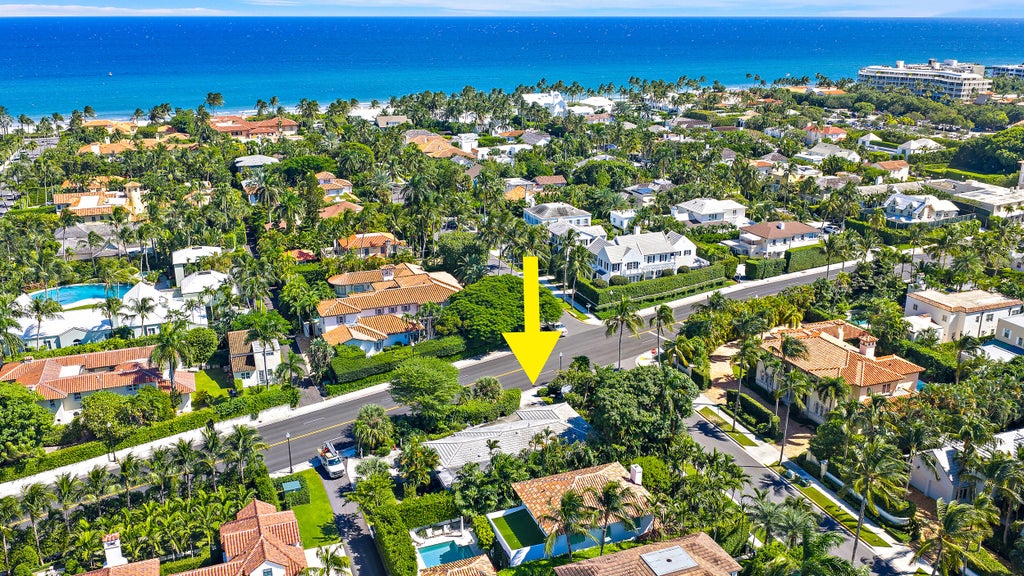 Photo of 190 S County Road, Palm Beach, FL 33480 (MLS # B26088768)