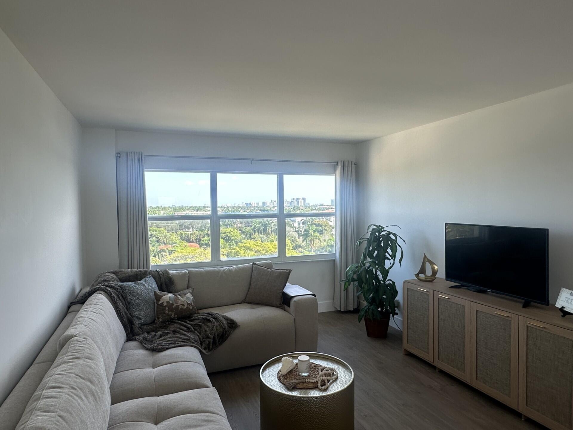 2555 NE 11th Street 804