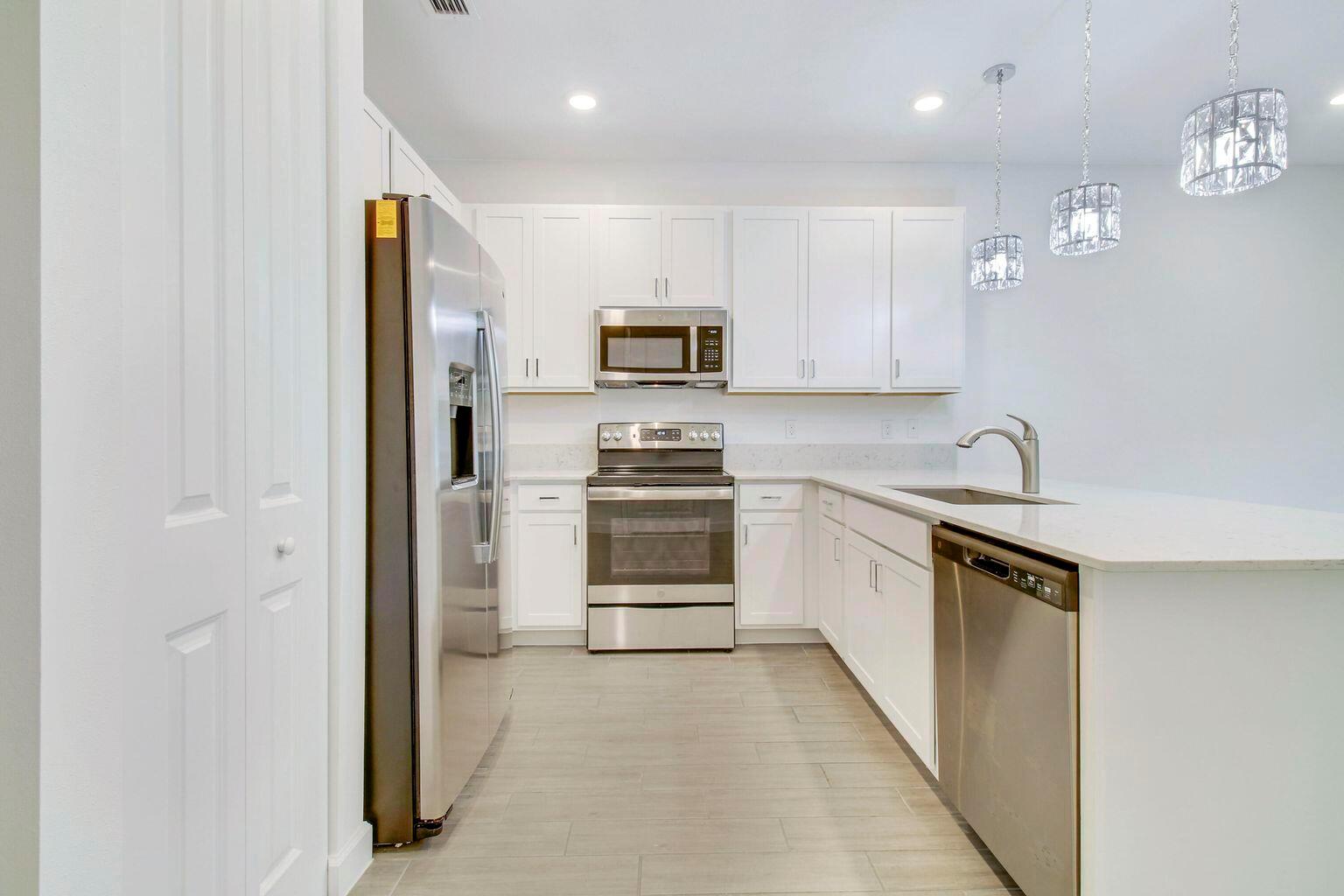 AVALON TRAILS AT VILLAGES - Residential Lease