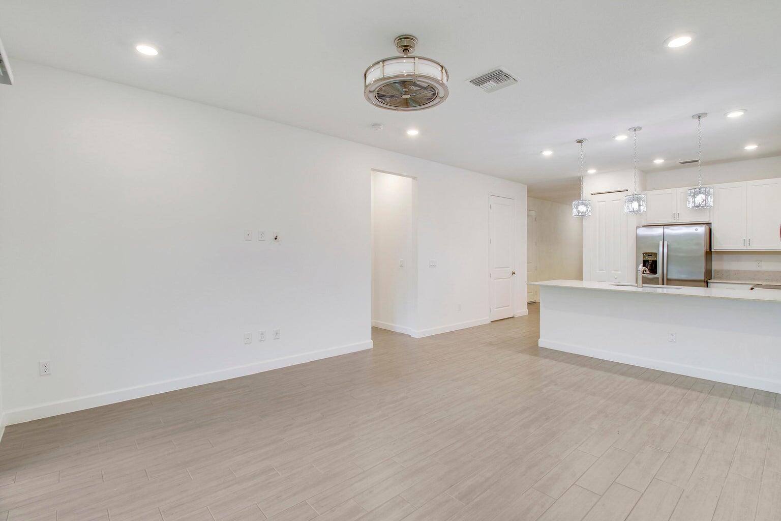 AVALON TRAILS AT VILLAGES - Residential Lease