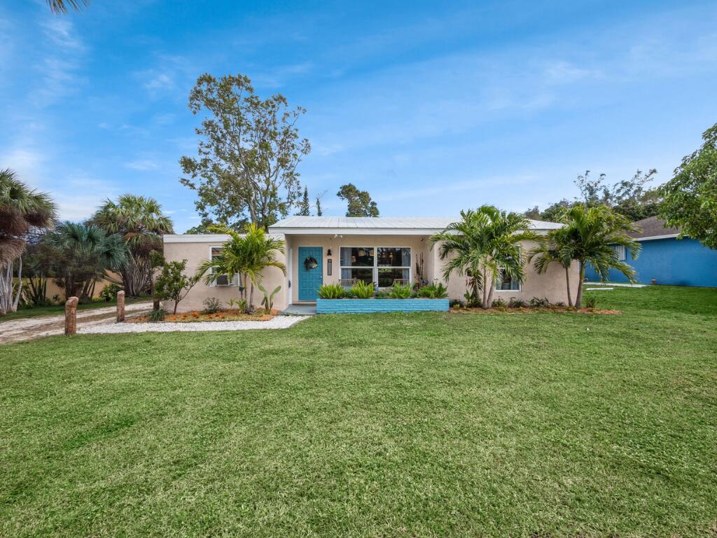 Photo of 1309 SE Pathfinder Avenue, Stuart, FL 34994 (MLS # R11051520)