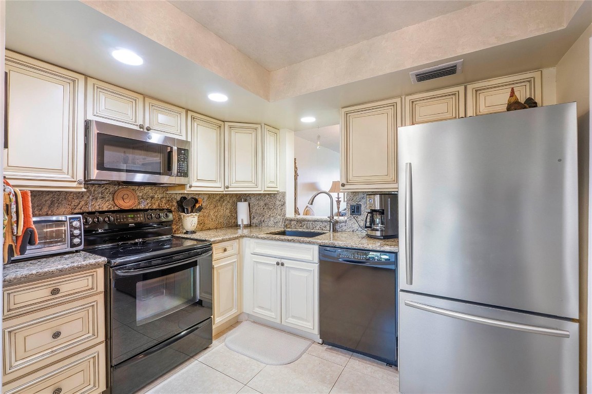 Palm Springs 2 - Residential Lease