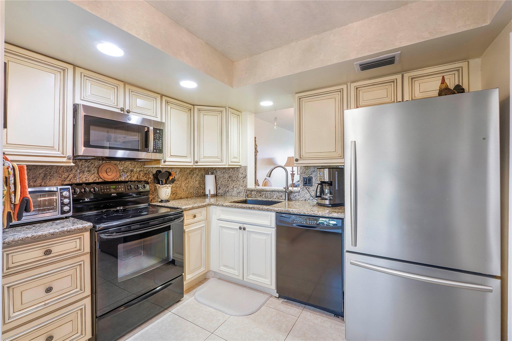 Palm Springs 2 - Residential Lease