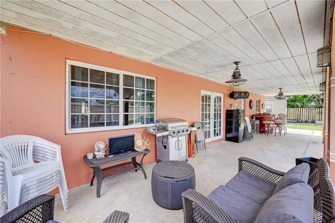 Pasadena Lakes West 69-37 - Residential