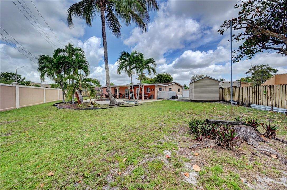 Pasadena Lakes West 69-37 - Residential