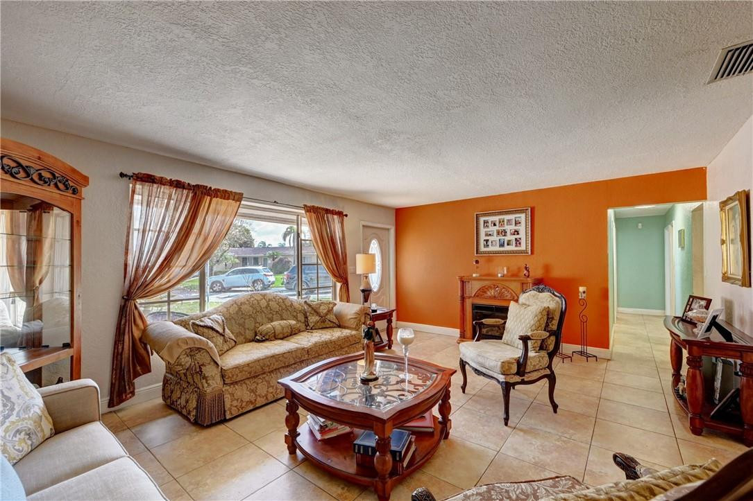 Pasadena Lakes West 69-37 - Residential