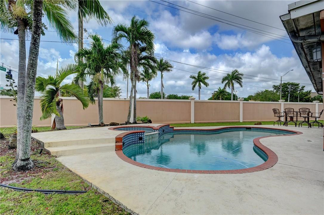 Pasadena Lakes West 69-37 - Residential