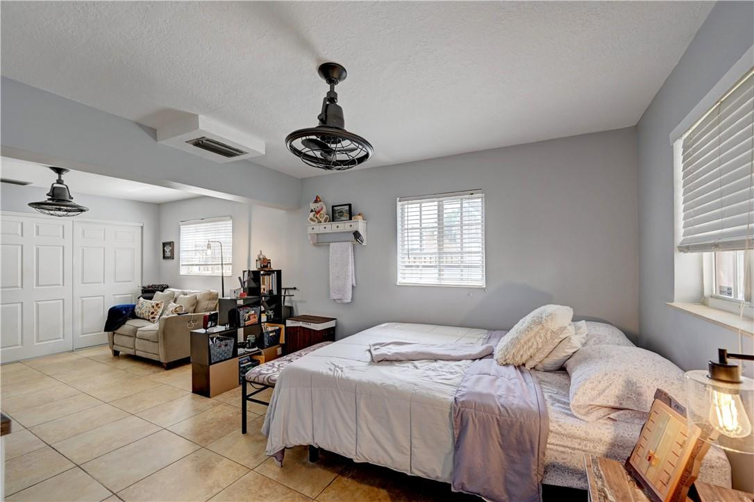 Pasadena Lakes West 69-37 - Residential