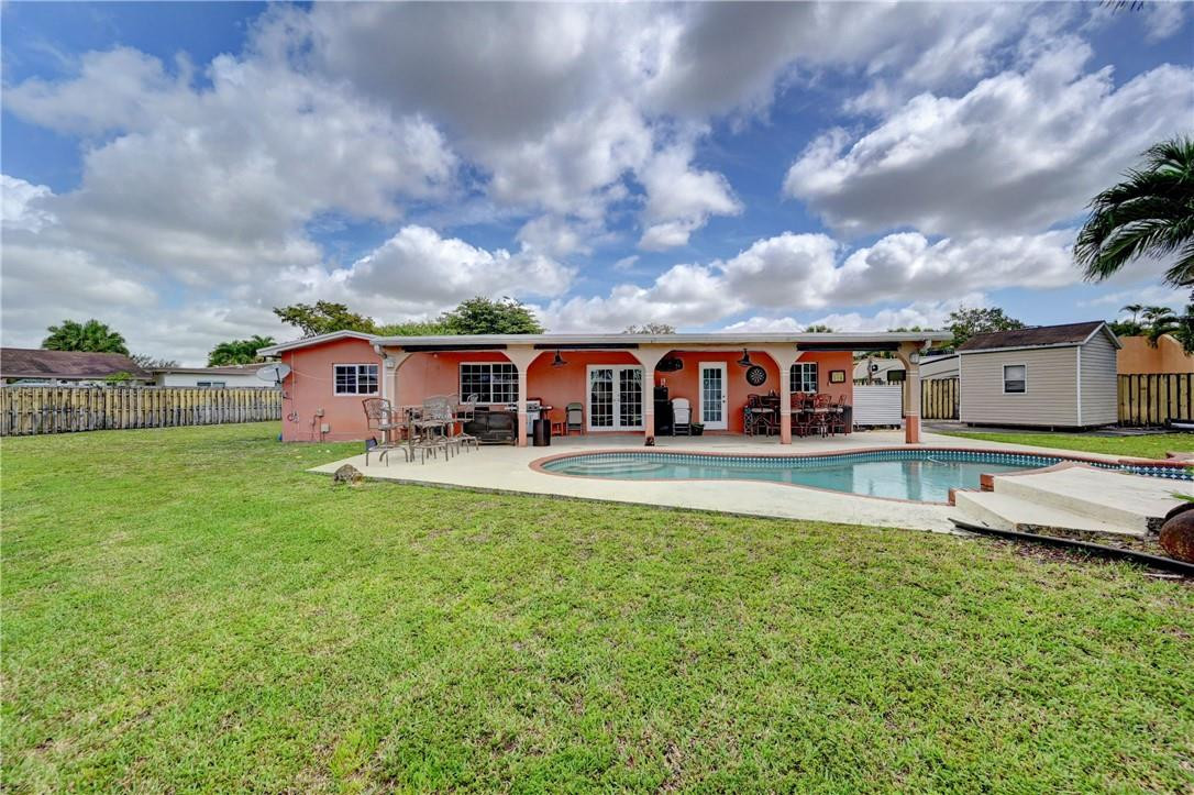 Pasadena Lakes West 69-37 - Residential