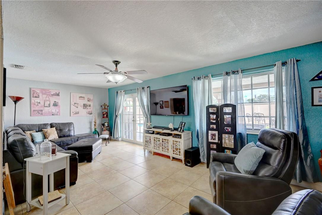 Pasadena Lakes West 69-37 - Residential