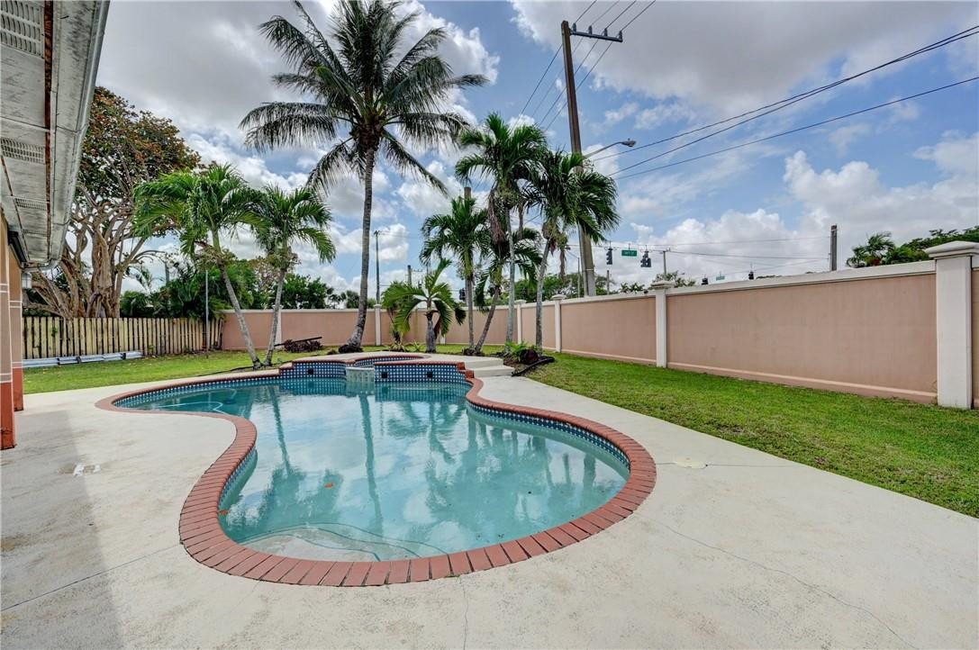 Pasadena Lakes West 69-37 - Residential