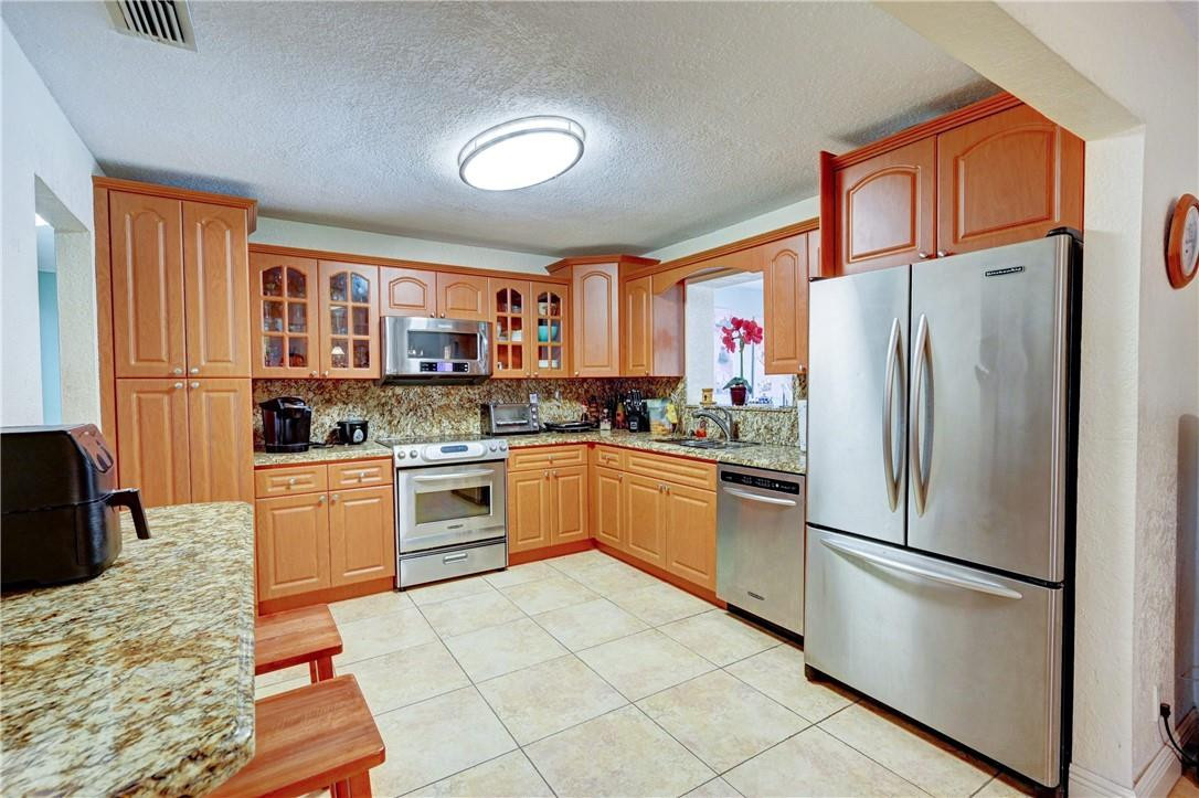 Pasadena Lakes West 69-37 - Residential