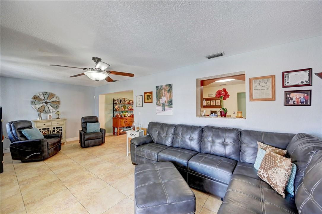 Pasadena Lakes West 69-37 - Residential