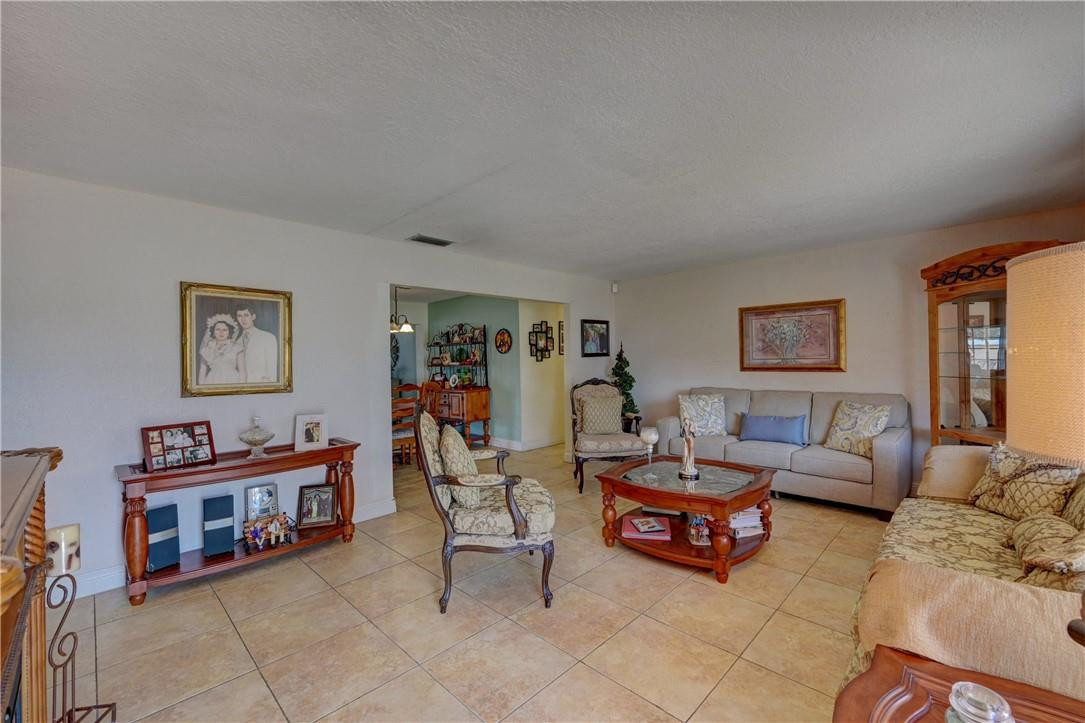 Pasadena Lakes West 69-37 - Residential