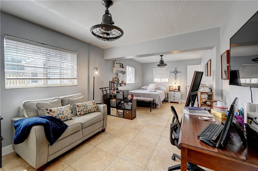 Pasadena Lakes West 69-37 - Residential