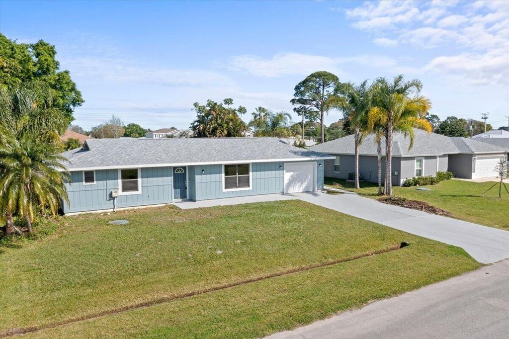 Photo of 667 SE Starfish Avenue, Port Saint Lucie, FL 34983 (MLS # R10951198)