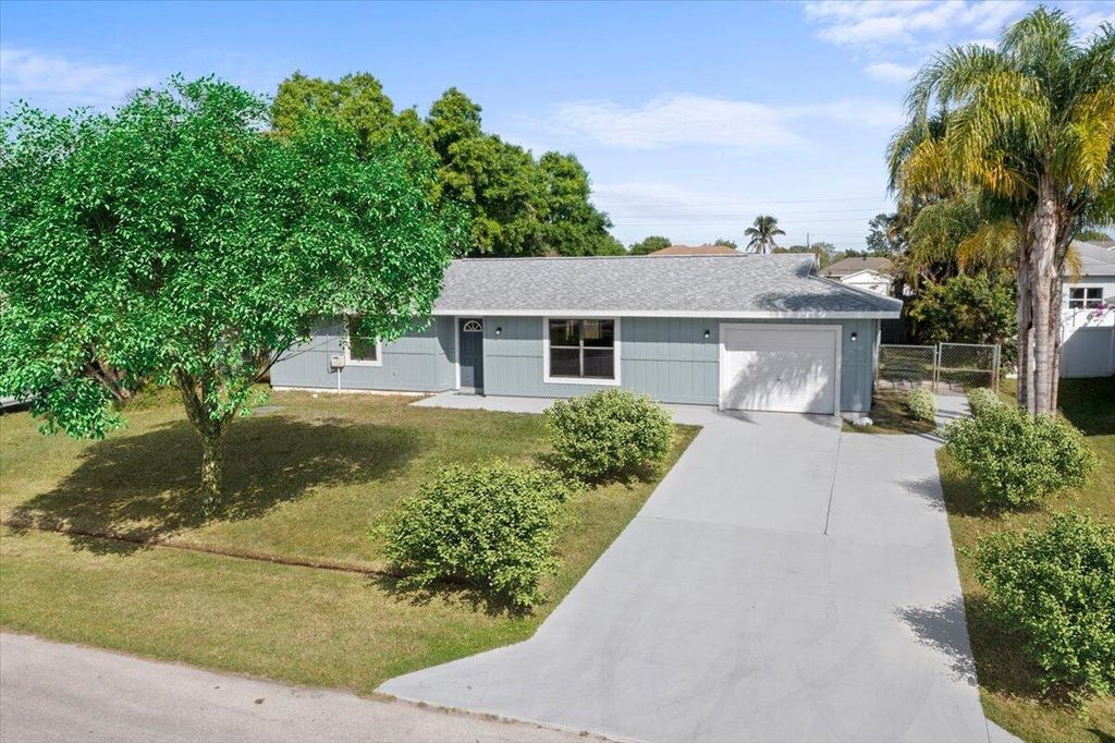 Photo of 667 SE Starfish Avenue, Port Saint Lucie, FL 34983 (MLS # R10951198)