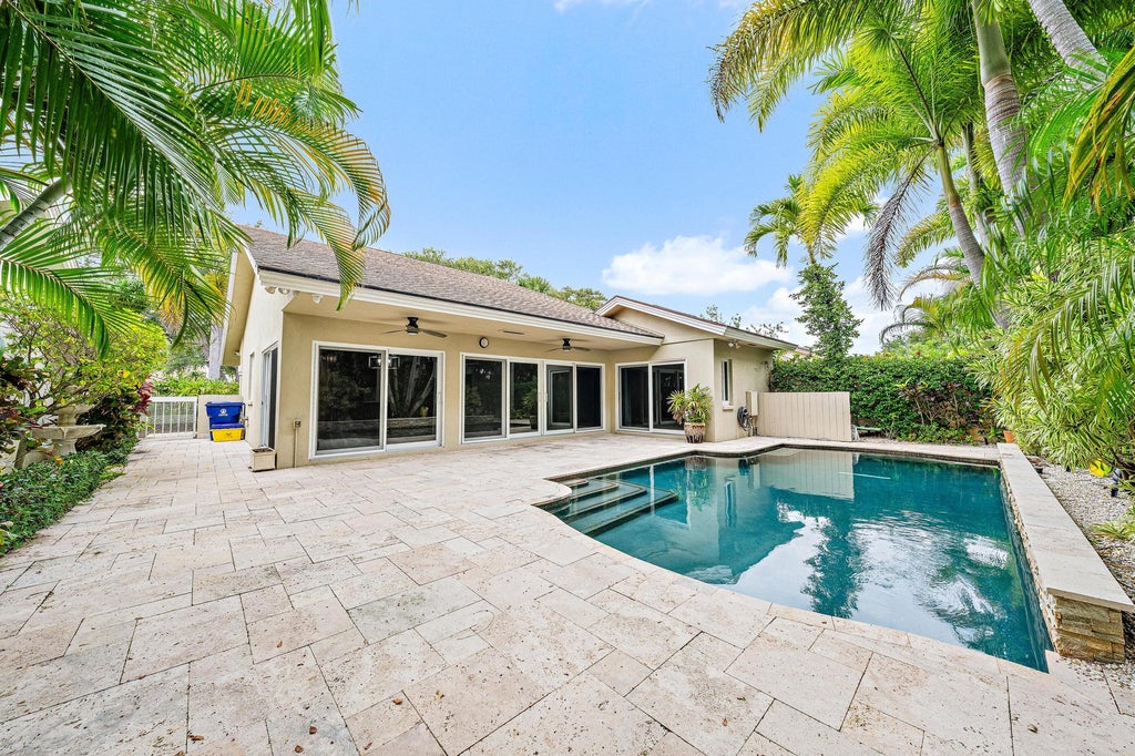 Photo of 203 E River Park Drive, Jupiter, FL 33477 (MLS # B26029317)
