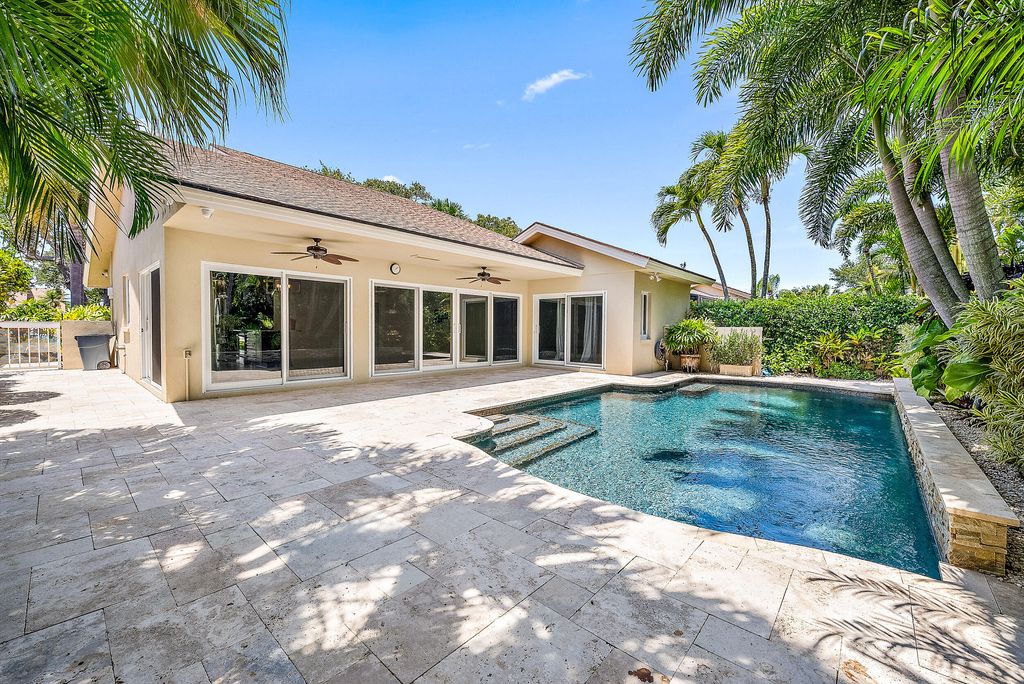 Photo of 203 E River Park Drive, Jupiter, FL 33477 (MLS # B26029317)