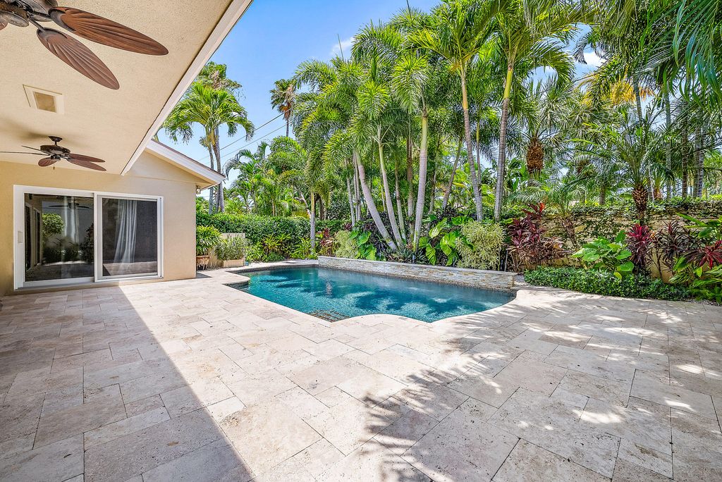 Photo of 203 E River Park Drive, Jupiter, FL 33477 (MLS # B26029317)