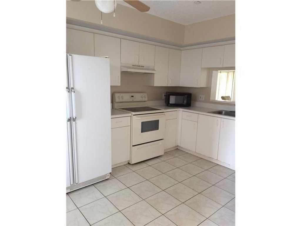 Photo of 701 SW 141st Avenue #405r, Pembroke Pines, FL 33027 (MLS # B26022024)
