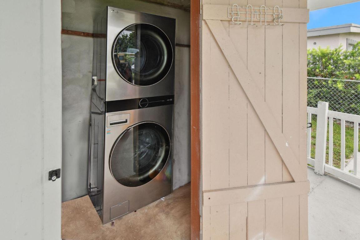 PALM BEACH COLONY SECS 1 & 2 IN PB 26 PGS 107 TO 1 - Residential