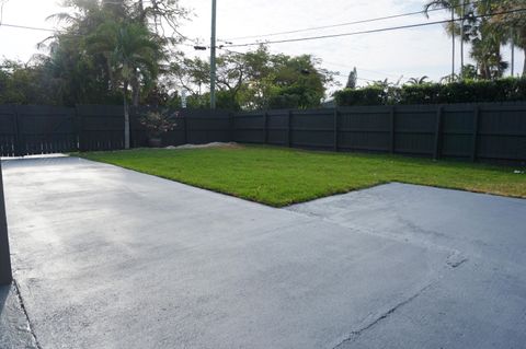 Photo of 1498 NE 38th Street, Oakland Park, FL 33334 (MLS # B26001674)
