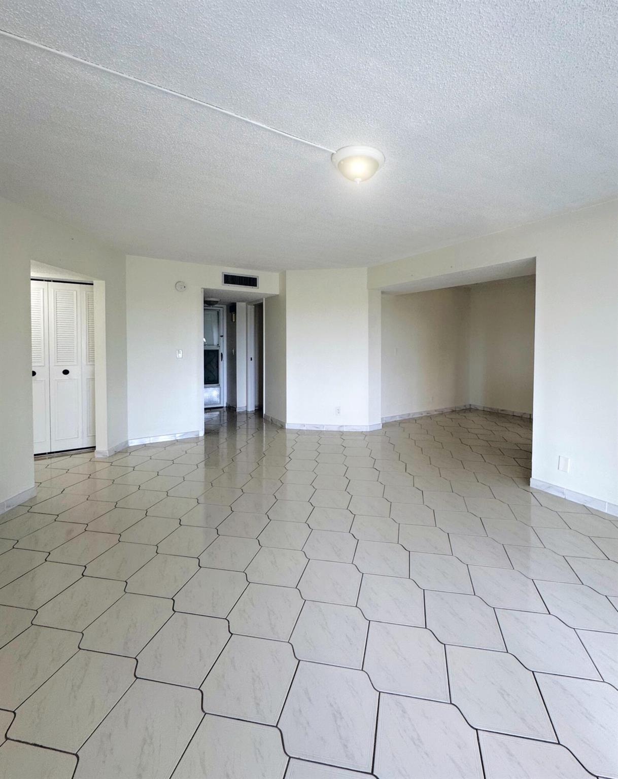 3524 Via Poinciana 604