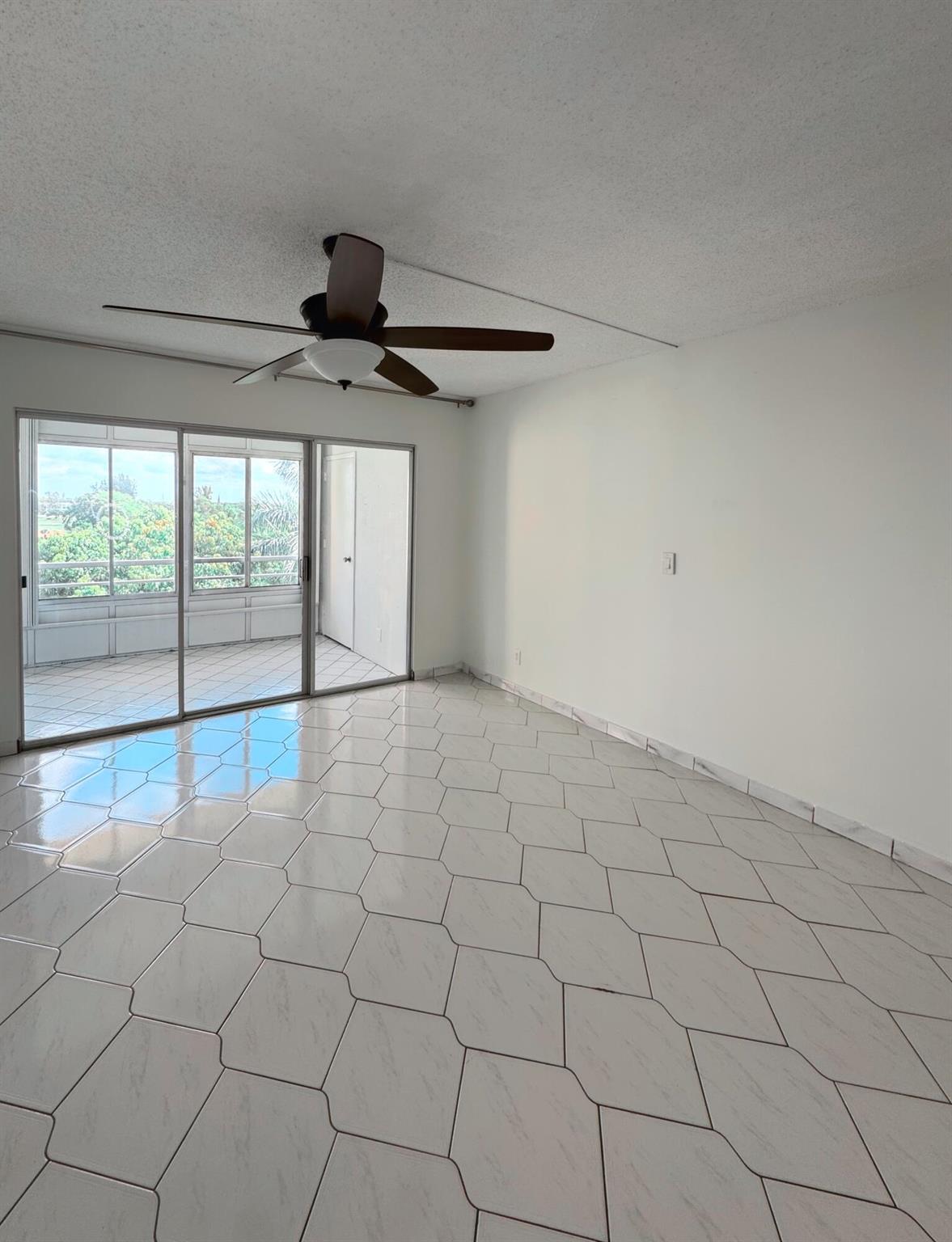 3524 Via Poinciana 604