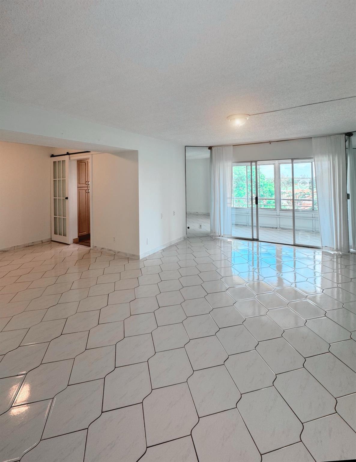 3524 Via Poinciana 604