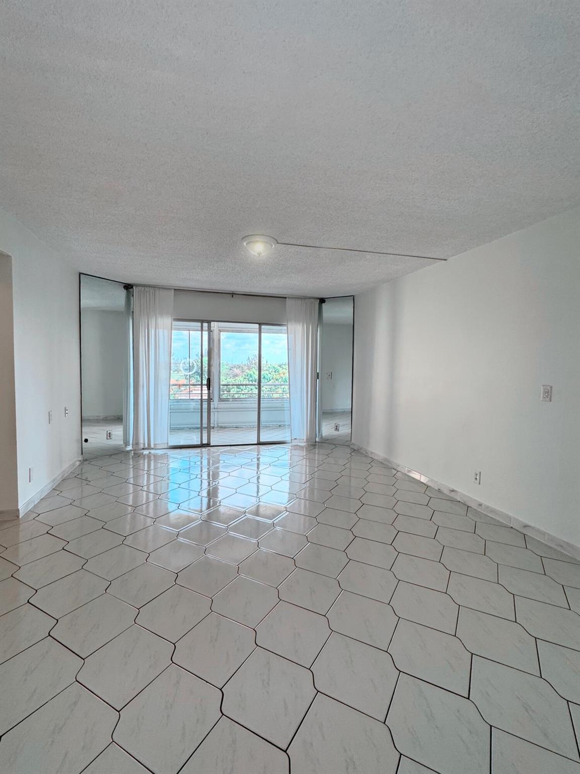 3524 Via Poinciana 604