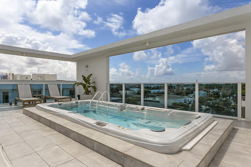 ONE LUXURY CONDO - Residential