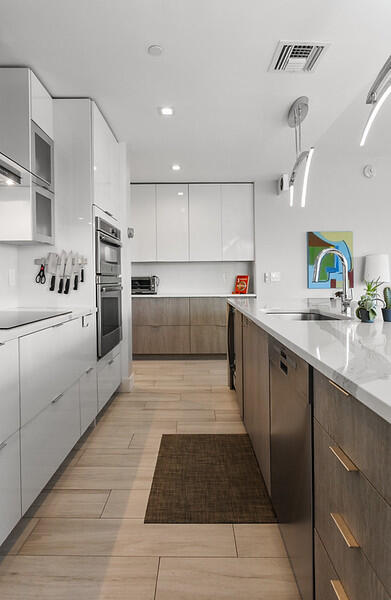 ONE LUXURY CONDO - Residential