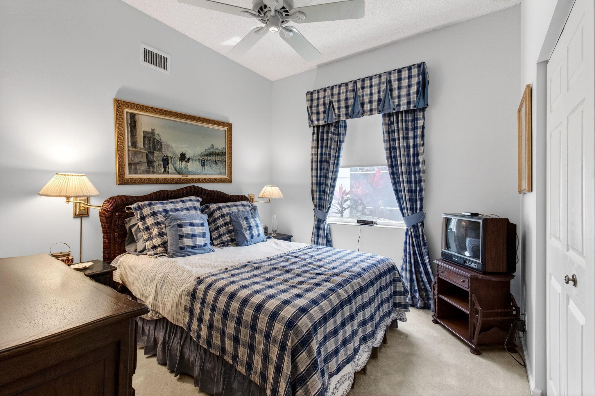 ABERDEEN / BRITTANY LAKES - Residential