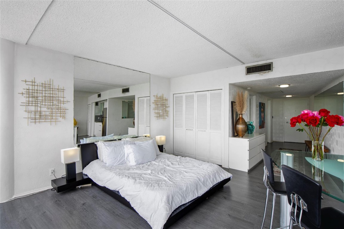 King Cole - Residential