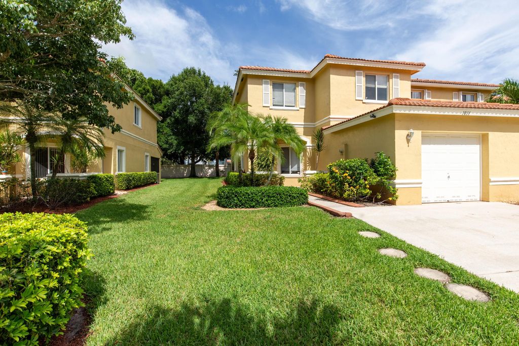 Photo of 1011 Arezzo Circle, Boynton Beach, FL 33436 (MLS # R11113988)