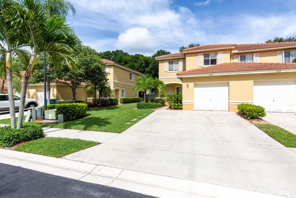 Photo of 1011 Arezzo Circle, Boynton Beach, FL 33436 (MLS # R11113988)