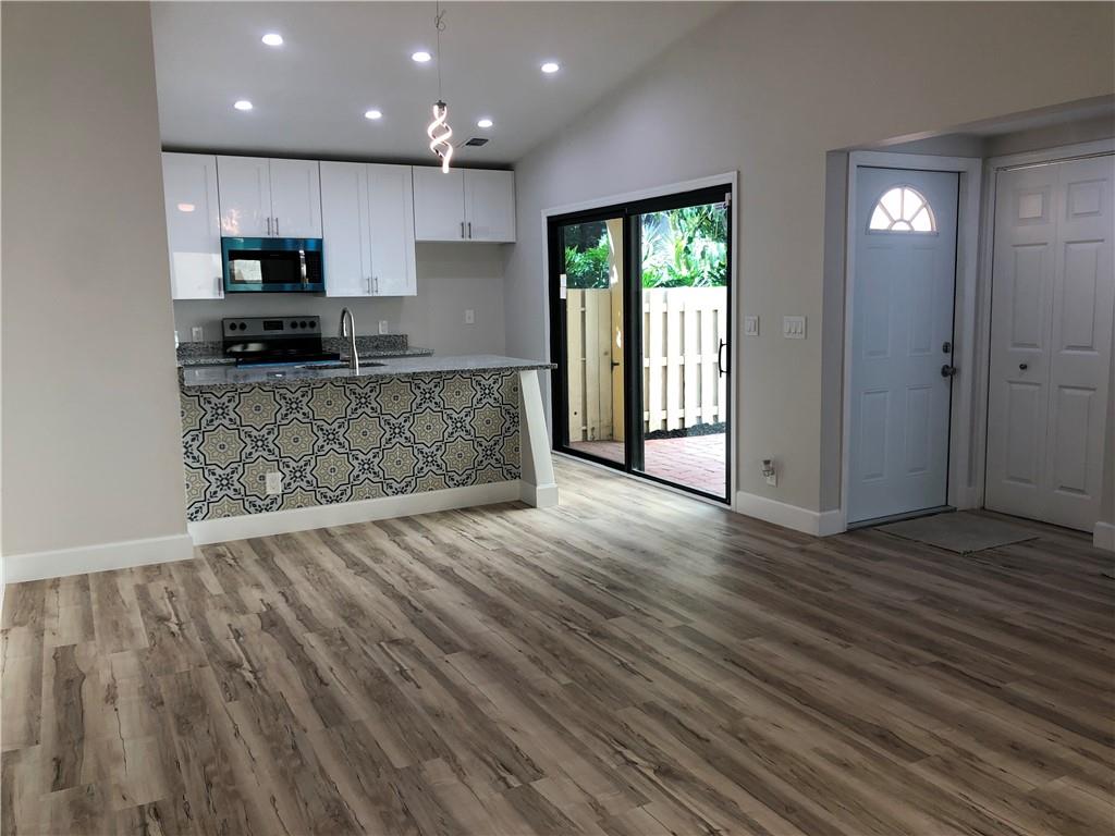 Pineapple Walk - Residential