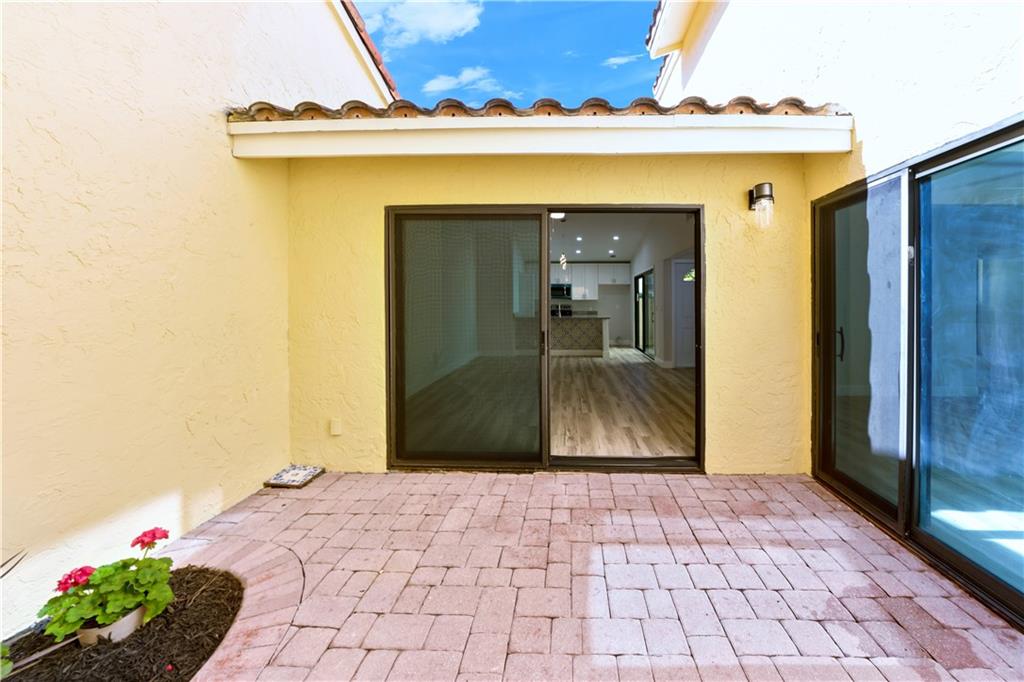 Pineapple Walk - Residential