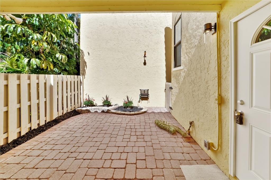 Pineapple Walk - Residential